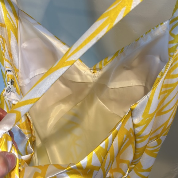 Beautiful yellow and white great Gatsby prom dress. - Picture 11 of 12